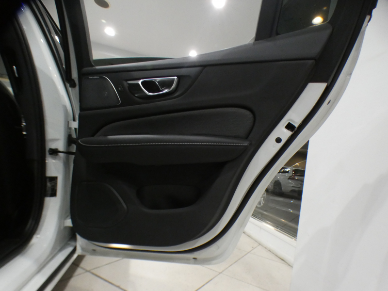 ボルボ S60 S60 B5 Rﾃﾞｻﾞｲﾝ　 ｼﾃｨｾｰﾌﾃｨ ACC･BLIS 黒半革 全席ﾋｰﾀｰ ☆ﾊﾟﾉﾗﾏSR ☆革張りﾀﾞｯｼｭﾎﾞｰﾄﾞ ﾀｯﾁｽｸﾘｰﾝHDDﾅﾋﾞ ☆B&Wｻｳﾝﾄﾞ全周囲ｶﾒﾗ ﾜｲﾔﾚｽCH ﾍｯﾄﾞｱｯﾌﾟDSP LEDﾗｲﾄ Rﾃﾞｻﾞｲﾝ専用ｴｸｽﾃﾘｱ ☆OP19AW　2年保証
