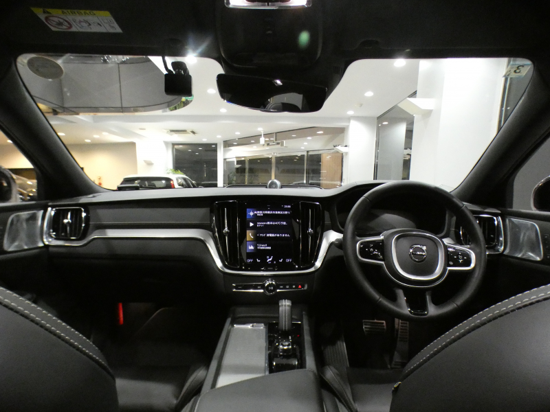 ボルボ S60 S60 B5 Rﾃﾞｻﾞｲﾝ　 ｼﾃｨｾｰﾌﾃｨ ACC･BLIS 黒半革 全席ﾋｰﾀｰ ☆ﾊﾟﾉﾗﾏSR ☆革張りﾀﾞｯｼｭﾎﾞｰﾄﾞ ﾀｯﾁｽｸﾘｰﾝHDDﾅﾋﾞ ☆B&Wｻｳﾝﾄﾞ全周囲ｶﾒﾗ ﾜｲﾔﾚｽCH ﾍｯﾄﾞｱｯﾌﾟDSP LEDﾗｲﾄ Rﾃﾞｻﾞｲﾝ専用ｴｸｽﾃﾘｱ ☆OP19AW　2年保証
