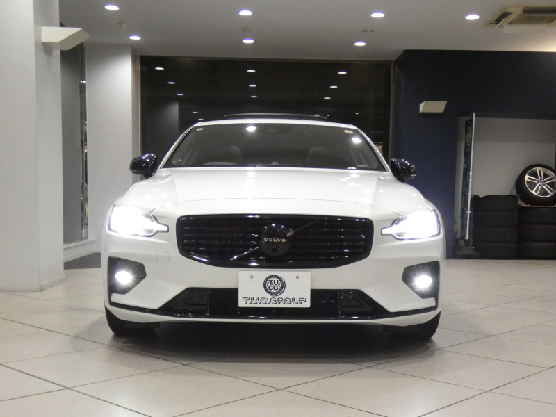 ボルボ S60 S60 B5 Rﾃﾞｻﾞｲﾝ　 ｼﾃｨｾｰﾌﾃｨ ACC･BLIS 黒半革 全席ﾋｰﾀｰ ☆ﾊﾟﾉﾗﾏSR ☆革張りﾀﾞｯｼｭﾎﾞｰﾄﾞ ﾀｯﾁｽｸﾘｰﾝHDDﾅﾋﾞ ☆B&Wｻｳﾝﾄﾞ全周囲ｶﾒﾗ ﾜｲﾔﾚｽCH ﾍｯﾄﾞｱｯﾌﾟDSP LEDﾗｲﾄ Rﾃﾞｻﾞｲﾝ専用ｴｸｽﾃﾘｱ ☆OP19AW　2年保証