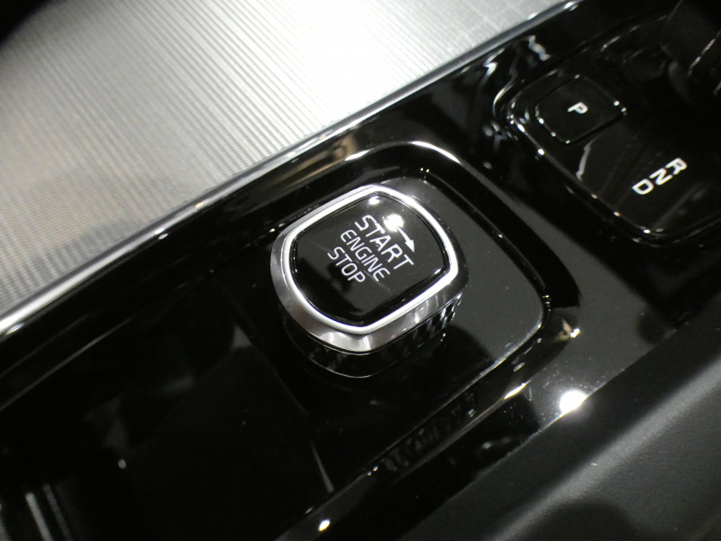 ボルボ S60 S60 B5 Rﾃﾞｻﾞｲﾝ　 ｼﾃｨｾｰﾌﾃｨ ACC･BLIS 黒半革 全席ﾋｰﾀｰ ☆ﾊﾟﾉﾗﾏSR ☆革張りﾀﾞｯｼｭﾎﾞｰﾄﾞ ﾀｯﾁｽｸﾘｰﾝHDDﾅﾋﾞ ☆B&Wｻｳﾝﾄﾞ全周囲ｶﾒﾗ ﾜｲﾔﾚｽCH ﾍｯﾄﾞｱｯﾌﾟDSP LEDﾗｲﾄ Rﾃﾞｻﾞｲﾝ専用ｴｸｽﾃﾘｱ ☆OP19AW　2年保証