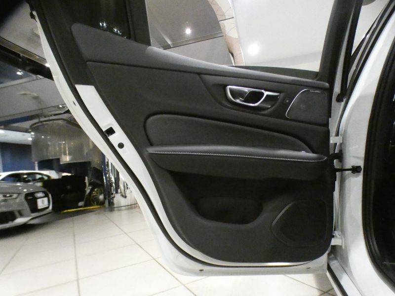 ボルボ S60 S60 B5 Rﾃﾞｻﾞｲﾝ　 ｼﾃｨｾｰﾌﾃｨ ACC･BLIS 黒半革 全席ﾋｰﾀｰ ☆ﾊﾟﾉﾗﾏSR ☆革張りﾀﾞｯｼｭﾎﾞｰﾄﾞ ﾀｯﾁｽｸﾘｰﾝHDDﾅﾋﾞ ☆B&Wｻｳﾝﾄﾞ全周囲ｶﾒﾗ ﾜｲﾔﾚｽCH ﾍｯﾄﾞｱｯﾌﾟDSP LEDﾗｲﾄ Rﾃﾞｻﾞｲﾝ専用ｴｸｽﾃﾘｱ ☆OP19AW　2年保証