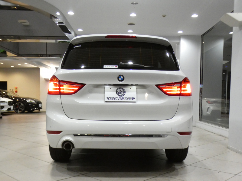 BMW 2シリーズ 218iｸﾞﾗﾝﾂｱﾗｰ ﾗｸﾞｼﾞｭｱﾘｰ ADｾｰﾌﾃｨPKG　☆有償ｶﾗｰ ☆後期 追ACC ﾚｰﾝDW 白革 ﾋｰﾀｰ iﾄﾞﾗｲﾌﾞﾅﾋﾞ(第6世代ﾀｯﾁP対応) ﾍｯﾄﾞｱｯﾌﾟDSP Bｶﾒﾗ PDC LEDﾗｲﾄ ｵｰﾄﾃｰﾙｹﾞｰﾄ　2年保証