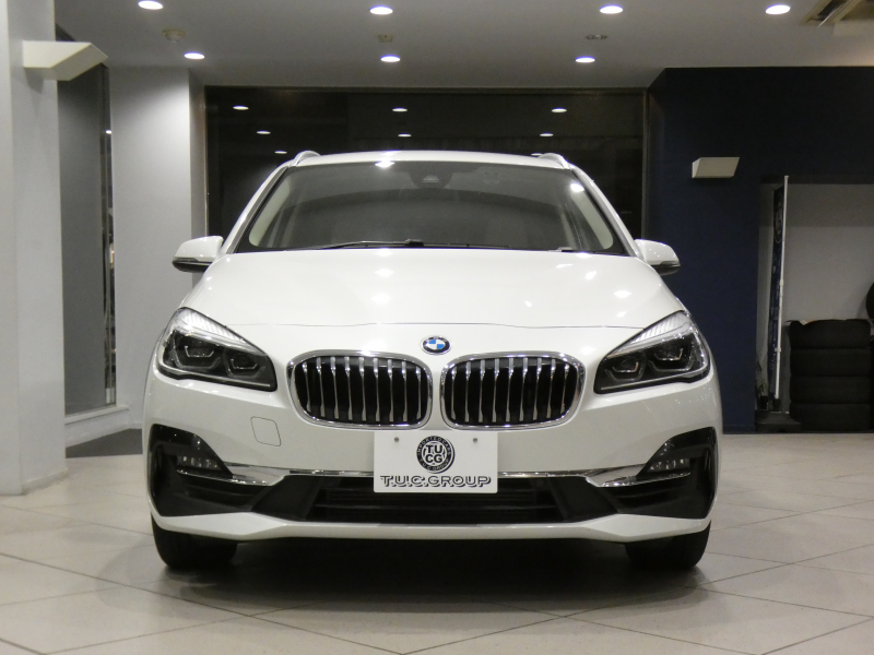 BMW 2シリーズ 218iｸﾞﾗﾝﾂｱﾗｰ ﾗｸﾞｼﾞｭｱﾘｰ ADｾｰﾌﾃｨPKG　☆有償ｶﾗｰ ☆後期 追ACC ﾚｰﾝDW 白革 ﾋｰﾀｰ iﾄﾞﾗｲﾌﾞﾅﾋﾞ(第6世代ﾀｯﾁP対応) ﾍｯﾄﾞｱｯﾌﾟDSP Bｶﾒﾗ PDC LEDﾗｲﾄ ｵｰﾄﾃｰﾙｹﾞｰﾄ　2年保証