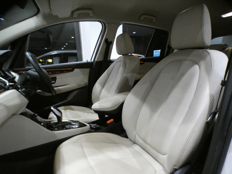 BMW 2シリーズ 218iｸﾞﾗﾝﾂｱﾗｰ ﾗｸﾞｼﾞｭｱﾘｰ ADｾｰﾌﾃｨPKG　☆有償ｶﾗｰ ☆後期 追ACC ﾚｰﾝDW 白革 ﾋｰﾀｰ iﾄﾞﾗｲﾌﾞﾅﾋﾞ(第6世代ﾀｯﾁP対応) ﾍｯﾄﾞｱｯﾌﾟDSP Bｶﾒﾗ PDC LEDﾗｲﾄ ｵｰﾄﾃｰﾙｹﾞｰﾄ　2年保証