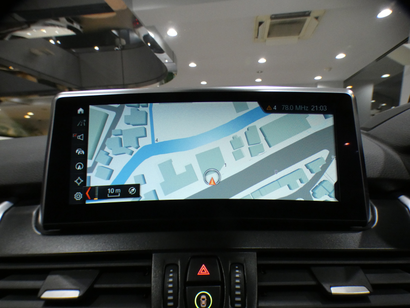 BMW 2シリーズ 218iｸﾞﾗﾝﾂｱﾗｰ ﾗｸﾞｼﾞｭｱﾘｰ ADｾｰﾌﾃｨPKG　☆有償ｶﾗｰ ☆後期 追ACC ﾚｰﾝDW 白革 ﾋｰﾀｰ iﾄﾞﾗｲﾌﾞﾅﾋﾞ(第6世代ﾀｯﾁP対応) ﾍｯﾄﾞｱｯﾌﾟDSP Bｶﾒﾗ PDC LEDﾗｲﾄ ｵｰﾄﾃｰﾙｹﾞｰﾄ　2年保証