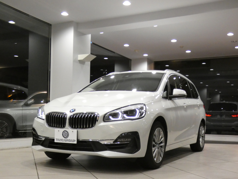 BMW 2シリーズ 218iｸﾞﾗﾝﾂｱﾗｰ ﾗｸﾞｼﾞｭｱﾘｰ ADｾｰﾌﾃｨPKG　☆有償ｶﾗｰ ☆後期 追ACC ﾚｰﾝDW 白革 ﾋｰﾀｰ iﾄﾞﾗｲﾌﾞﾅﾋﾞ(第6世代ﾀｯﾁP対応) ﾍｯﾄﾞｱｯﾌﾟDSP Bｶﾒﾗ PDC LEDﾗｲﾄ ｵｰﾄﾃｰﾙｹﾞｰﾄ　2年保証