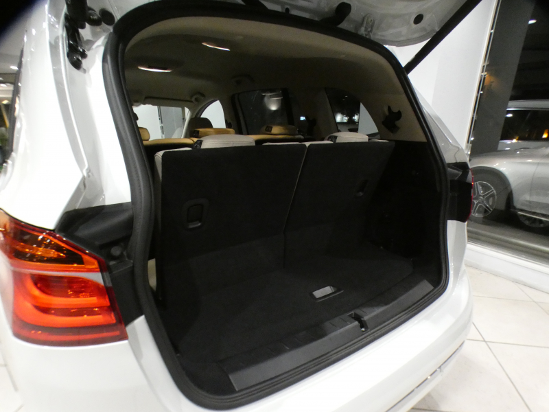 BMW 2シリーズ 218iｸﾞﾗﾝﾂｱﾗｰ ﾗｸﾞｼﾞｭｱﾘｰ ADｾｰﾌﾃｨPKG　☆有償ｶﾗｰ ☆後期 追ACC ﾚｰﾝDW 白革 ﾋｰﾀｰ iﾄﾞﾗｲﾌﾞﾅﾋﾞ(第6世代ﾀｯﾁP対応) ﾍｯﾄﾞｱｯﾌﾟDSP Bｶﾒﾗ PDC LEDﾗｲﾄ ｵｰﾄﾃｰﾙｹﾞｰﾄ　2年保証
