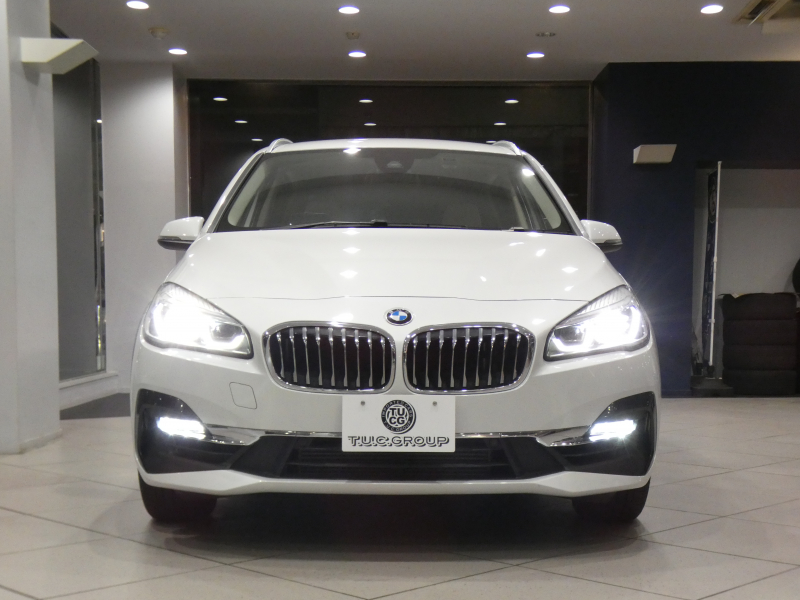BMW 2シリーズ 218iｸﾞﾗﾝﾂｱﾗｰ ﾗｸﾞｼﾞｭｱﾘｰ ADｾｰﾌﾃｨPKG　☆有償ｶﾗｰ ☆後期 追ACC ﾚｰﾝDW 白革 ﾋｰﾀｰ iﾄﾞﾗｲﾌﾞﾅﾋﾞ(第6世代ﾀｯﾁP対応) ﾍｯﾄﾞｱｯﾌﾟDSP Bｶﾒﾗ PDC LEDﾗｲﾄ ｵｰﾄﾃｰﾙｹﾞｰﾄ　2年保証