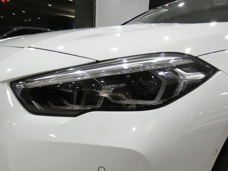 BMW 2シリーズ M235i Xﾄﾞﾗｲﾌﾞ ｸﾞﾗﾝｸｰﾍﾟ　ｺﾝﾌｫA Dｱｼｽﾄ 追ACC ﾚｰﾝDW 衝突軽減 半革 ﾋｰﾀｰ iﾄﾞﾗｲﾌﾞﾅﾋﾞ(第7世代) Bｶﾒﾗ PDC LEDﾗｲﾄ ｱﾝﾋﾞｴﾝﾄﾗｲﾄ 専用ｴｸｽﾃﾘｱ&18AW 306ps　2年保証