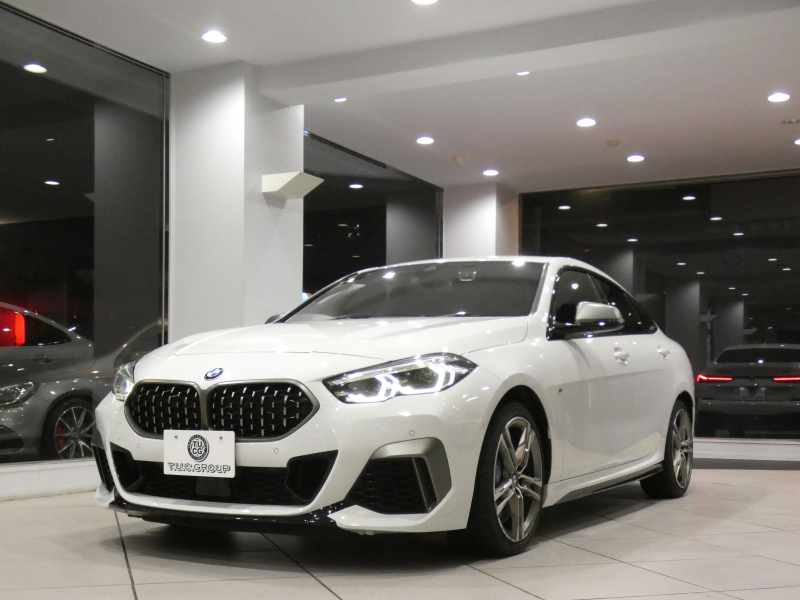 BMW 2シリーズ M235i Xﾄﾞﾗｲﾌﾞ ｸﾞﾗﾝｸｰﾍﾟ　ｺﾝﾌｫA Dｱｼｽﾄ 追ACC ﾚｰﾝDW 衝突軽減 半革 ﾋｰﾀｰ iﾄﾞﾗｲﾌﾞﾅﾋﾞ(第7世代) Bｶﾒﾗ PDC LEDﾗｲﾄ ｱﾝﾋﾞｴﾝﾄﾗｲﾄ 専用ｴｸｽﾃﾘｱ&18AW 306ps　2年保証
