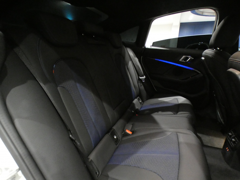 BMW 2シリーズ M235i Xﾄﾞﾗｲﾌﾞ ｸﾞﾗﾝｸｰﾍﾟ　ｺﾝﾌｫA Dｱｼｽﾄ 追ACC ﾚｰﾝDW 衝突軽減 半革 ﾋｰﾀｰ iﾄﾞﾗｲﾌﾞﾅﾋﾞ(第7世代) Bｶﾒﾗ PDC LEDﾗｲﾄ ｱﾝﾋﾞｴﾝﾄﾗｲﾄ 専用ｴｸｽﾃﾘｱ&18AW 306ps　2年保証