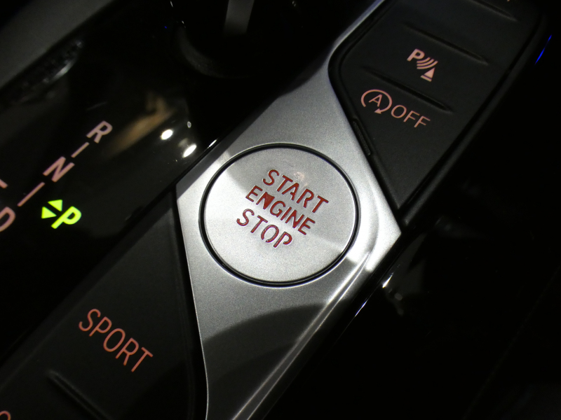 BMW 2シリーズ M235i Xﾄﾞﾗｲﾌﾞ ｸﾞﾗﾝｸｰﾍﾟ　ｺﾝﾌｫA Dｱｼｽﾄ 追ACC ﾚｰﾝDW 衝突軽減 半革 ﾋｰﾀｰ iﾄﾞﾗｲﾌﾞﾅﾋﾞ(第7世代) Bｶﾒﾗ PDC LEDﾗｲﾄ ｱﾝﾋﾞｴﾝﾄﾗｲﾄ 専用ｴｸｽﾃﾘｱ&18AW 306ps　2年保証