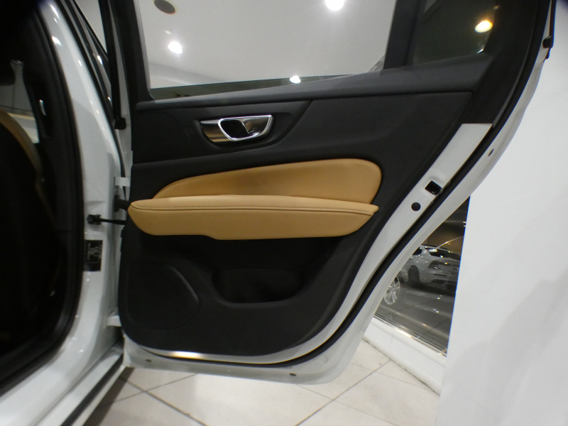 ボルボ V60 V60 T5 ｲﾝｽｸﾘﾌﾟｼｮﾝ　追ACC･LKA･ LCMA 茶革 ﾋｰﾀｰ ﾍﾞﾝﾁﾚｰﾀｰ ﾏｯｻｰｼﾞ ☆OPｲﾝﾃﾘｱﾄﾘﾑ ﾀｯﾁｽｸﾘｰﾝHDDﾅﾋﾞTV harmank 全周囲ｶﾒﾗ ﾍｯﾄﾞｱｯﾌﾟDSP LEDﾗｲﾄ ｵｰﾄﾃｰﾙｹﾞｰﾄ 18AW　2年保証