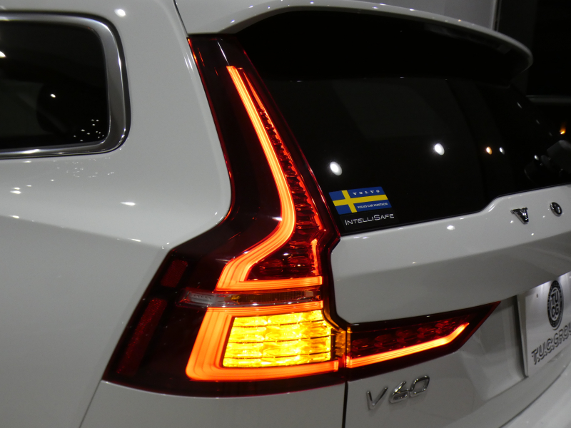 ボルボ V60 V60 T5 ｲﾝｽｸﾘﾌﾟｼｮﾝ　追ACC･LKA･ LCMA 茶革 ﾋｰﾀｰ ﾍﾞﾝﾁﾚｰﾀｰ ﾏｯｻｰｼﾞ ☆OPｲﾝﾃﾘｱﾄﾘﾑ ﾀｯﾁｽｸﾘｰﾝHDDﾅﾋﾞTV harmank 全周囲ｶﾒﾗ ﾍｯﾄﾞｱｯﾌﾟDSP LEDﾗｲﾄ ｵｰﾄﾃｰﾙｹﾞｰﾄ 18AW　2年保証