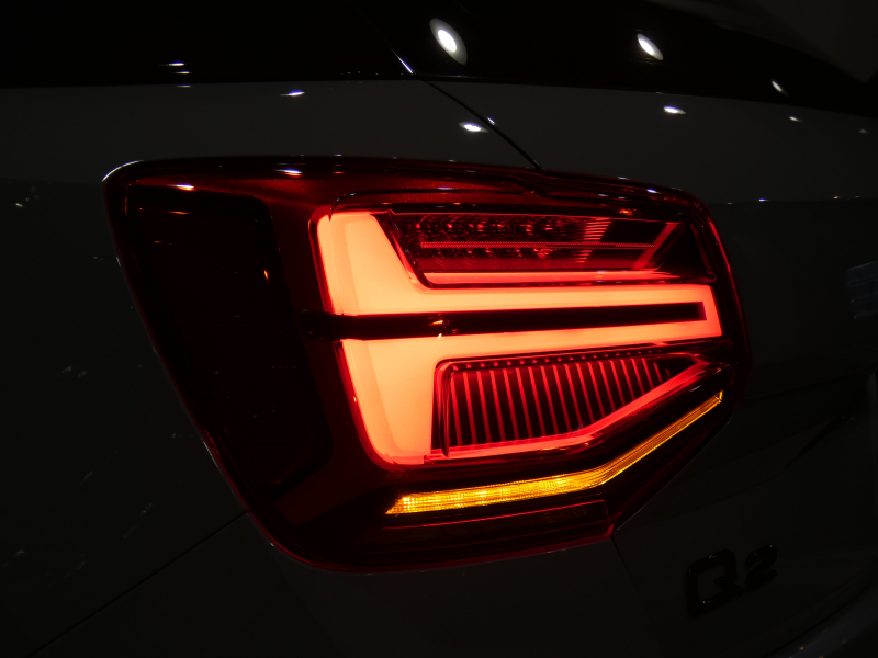 アウディ Q2 Q2 ﾌﾞﾗｯｸｽﾀｲﾙﾌﾟﾗｽ　☆限定 ☆1ｵｰﾅｰ 追ACC ｻｲﾄﾞｱｼｽﾄ 衝突軽減 黒革 ﾋｰﾀｰ MMIﾅﾋﾞ ﾊﾞｰﾁｬﾙCP TV ｽﾏｰﾄﾌｫﾝIF ☆ﾏﾄﾘｸｽLED ﾌﾞﾗｯｸｽﾀｲﾘﾝｸﾞ 18AW ☆専用ﾎﾞﾃﾞｨｶﾗｰ　2年保証