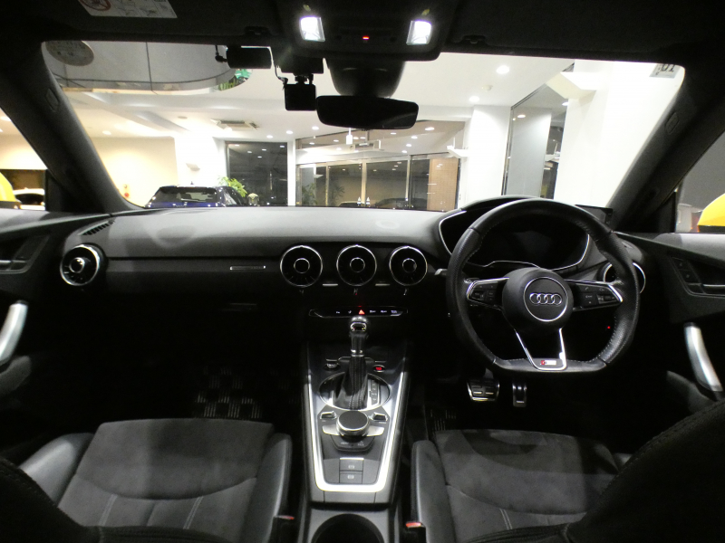 アウディ TTクーペ TTｸｰﾍﾟ 2.0TFSI Sﾗｲﾝ&ｱｼｽﾀﾝｽPKG　ADVｷｰ ｸﾙｺﾝ 半革 MMIﾅﾋﾞTV ☆Bｶﾒﾗ PDC ﾊﾞｰﾁｬﾙCP ☆ﾏﾄﾘｸｽLED Sﾗｲﾝｴｸｽﾃﾘｱ&18AW　2年保証