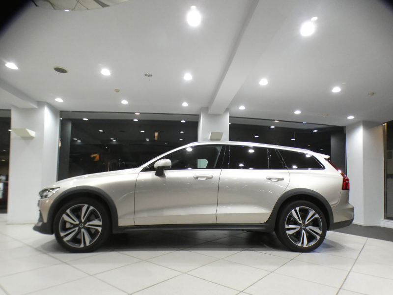 ボルボ V60 V60 ｸﾛｽｶﾝﾄﾘｰ ｱﾙﾃｨﾒｯﾄB5 AWD　☆1ｵｰﾅｰ 追ACC･LKA･ LCMA 茶革 ﾋｰﾀｰ ﾍﾞﾝﾁﾚｰﾀｰ ﾏｯｻｰｼﾞ ☆ｽﾃｱﾋｰﾀｰ ☆革張りﾀﾞｯｼｭﾎﾞｰﾄﾞ ☆Googleﾅﾋﾞ harmank 全周囲ｶﾒﾗ ﾍｯﾄﾞｱｯﾌﾟDSP LEDﾗｲﾄ ｵｰﾄﾃｰﾙｹﾞｰﾄ 19AW　2年保証