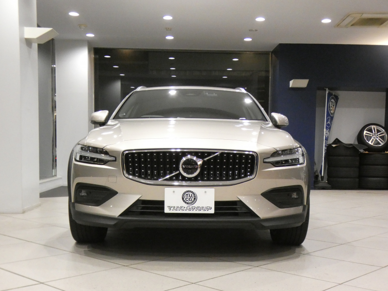 ボルボ V60 V60 ｸﾛｽｶﾝﾄﾘｰ ｱﾙﾃｨﾒｯﾄB5 AWD　☆1ｵｰﾅｰ 追ACC･LKA･ LCMA 茶革 ﾋｰﾀｰ ﾍﾞﾝﾁﾚｰﾀｰ ﾏｯｻｰｼﾞ ☆ｽﾃｱﾋｰﾀｰ ☆革張りﾀﾞｯｼｭﾎﾞｰﾄﾞ ☆Googleﾅﾋﾞ harmank 全周囲ｶﾒﾗ ﾍｯﾄﾞｱｯﾌﾟDSP LEDﾗｲﾄ ｵｰﾄﾃｰﾙｹﾞｰﾄ 19AW　2年保証