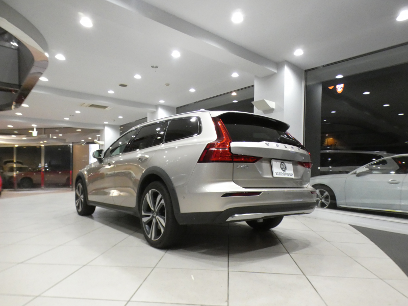 ボルボ V60 V60 ｸﾛｽｶﾝﾄﾘｰ ｱﾙﾃｨﾒｯﾄB5 AWD　☆1ｵｰﾅｰ 追ACC･LKA･ LCMA 茶革 ﾋｰﾀｰ ﾍﾞﾝﾁﾚｰﾀｰ ﾏｯｻｰｼﾞ ☆ｽﾃｱﾋｰﾀｰ ☆革張りﾀﾞｯｼｭﾎﾞｰﾄﾞ ☆Googleﾅﾋﾞ harmank 全周囲ｶﾒﾗ ﾍｯﾄﾞｱｯﾌﾟDSP LEDﾗｲﾄ ｵｰﾄﾃｰﾙｹﾞｰﾄ 19AW　2年保証