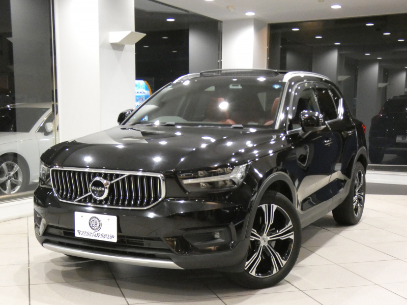 ボルボ XC40 XC40 T5 AWD ｲﾝｽｸﾘﾌﾟｼｮﾝ　☆1ｵｰﾅｰ 追ACC･LKA･ BLIS 赤革 ☆全席ﾋｰﾀｰ☆ｻﾝﾙｰﾌ ☆ｸﾘｽﾀﾙｼﾌﾄ ﾀｯﾁｽｸﾘｰﾝHDDﾅﾋﾞ harmank 全周囲ｶﾒﾗ ﾜｲﾔﾚｽCH LEDﾗｲﾄ ｵｰﾄﾃｰﾙｹﾞｰﾄ 19AW　2年保証