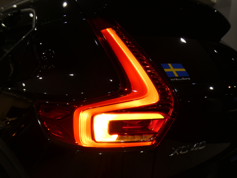ボルボ XC40 XC40 T5 AWD ｲﾝｽｸﾘﾌﾟｼｮﾝ　☆1ｵｰﾅｰ 追ACC･LKA･ BLIS 赤革 ☆全席ﾋｰﾀｰ☆ｻﾝﾙｰﾌ ☆ｸﾘｽﾀﾙｼﾌﾄ ﾀｯﾁｽｸﾘｰﾝHDDﾅﾋﾞ harmank 全周囲ｶﾒﾗ ﾜｲﾔﾚｽCH LEDﾗｲﾄ ｵｰﾄﾃｰﾙｹﾞｰﾄ 19AW　2年保証