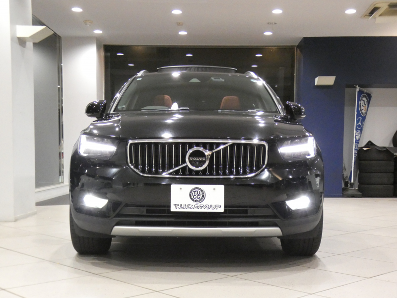 ボルボ XC40 XC40 T5 AWD ｲﾝｽｸﾘﾌﾟｼｮﾝ　☆1ｵｰﾅｰ 追ACC･LKA･ BLIS 赤革 ☆全席ﾋｰﾀｰ☆ｻﾝﾙｰﾌ ☆ｸﾘｽﾀﾙｼﾌﾄ ﾀｯﾁｽｸﾘｰﾝHDDﾅﾋﾞ harmank 全周囲ｶﾒﾗ ﾜｲﾔﾚｽCH LEDﾗｲﾄ ｵｰﾄﾃｰﾙｹﾞｰﾄ 19AW　2年保証