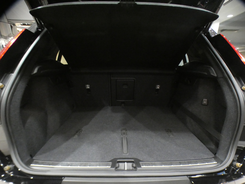 ボルボ XC40 XC40 T5 AWD ｲﾝｽｸﾘﾌﾟｼｮﾝ　☆1ｵｰﾅｰ 追ACC･LKA･ BLIS 赤革 ☆全席ﾋｰﾀｰ☆ｻﾝﾙｰﾌ ☆ｸﾘｽﾀﾙｼﾌﾄ ﾀｯﾁｽｸﾘｰﾝHDDﾅﾋﾞ harmank 全周囲ｶﾒﾗ ﾜｲﾔﾚｽCH LEDﾗｲﾄ ｵｰﾄﾃｰﾙｹﾞｰﾄ 19AW　2年保証