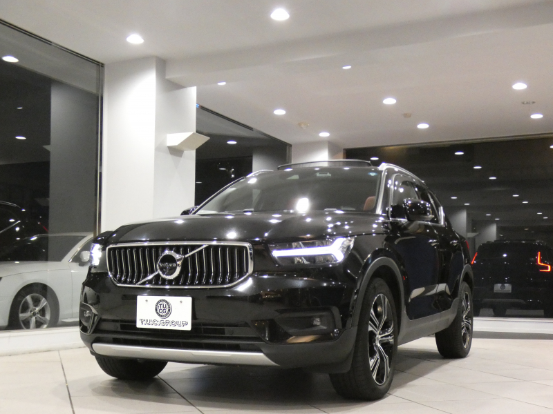 ボルボ XC40 XC40 T5 AWD ｲﾝｽｸﾘﾌﾟｼｮﾝ　☆1ｵｰﾅｰ 追ACC･LKA･ BLIS 赤革 ☆全席ﾋｰﾀｰ☆ｻﾝﾙｰﾌ ☆ｸﾘｽﾀﾙｼﾌﾄ ﾀｯﾁｽｸﾘｰﾝHDDﾅﾋﾞ harmank 全周囲ｶﾒﾗ ﾜｲﾔﾚｽCH LEDﾗｲﾄ ｵｰﾄﾃｰﾙｹﾞｰﾄ 19AW　2年保証