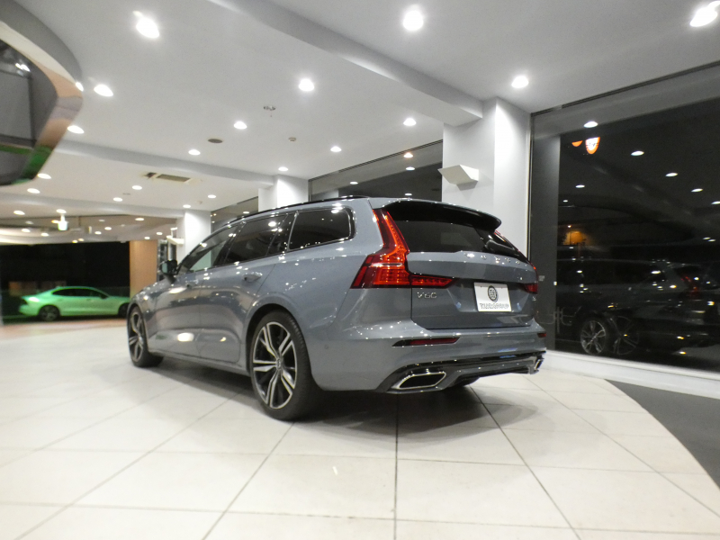 ボルボ V60 V60 B5 Rﾃﾞｻﾞｲﾝ　ｼﾃｨｾｰﾌﾃｨ 追ACC･BLIS 黒半革 ☆全席ﾋｰﾀｰ ☆ｽﾃｱﾋｰﾀｰ ﾀｯﾁｽｸﾘｰﾝHDDﾅﾋﾞTV harman/K 全周囲ｶﾒﾗ ﾍｯﾄﾞｱｯﾌﾟDSP LEDﾗｲﾄ Rﾃﾞｻﾞｲﾝ専用ｴｸｽﾃﾘｱ ☆OP19AW B5ｴﾝｼﾞﾝ+ﾓｰﾀｰ　2年保証