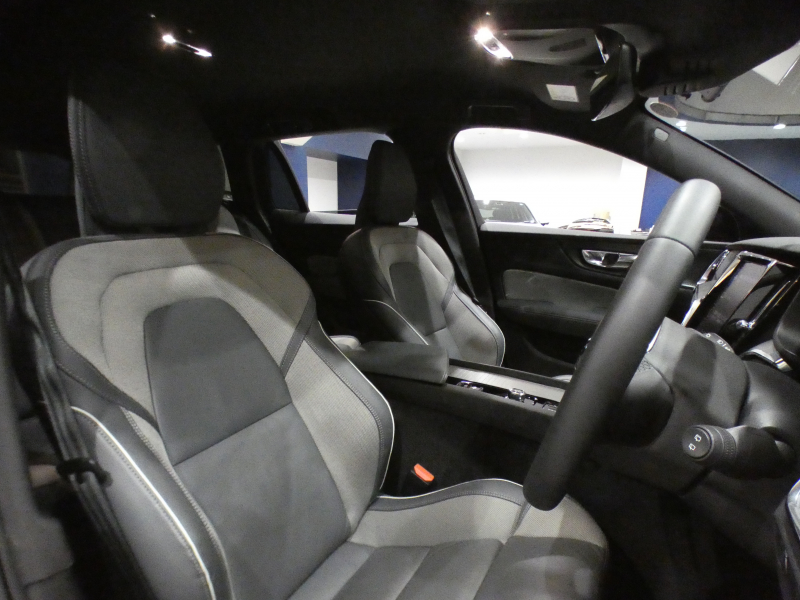 ボルボ V60 V60 B5 Rﾃﾞｻﾞｲﾝ　ｼﾃｨｾｰﾌﾃｨ 追ACC･BLIS 黒半革 ☆全席ﾋｰﾀｰ ☆ｽﾃｱﾋｰﾀｰ ﾀｯﾁｽｸﾘｰﾝHDDﾅﾋﾞTV harman/K 全周囲ｶﾒﾗ ﾍｯﾄﾞｱｯﾌﾟDSP LEDﾗｲﾄ Rﾃﾞｻﾞｲﾝ専用ｴｸｽﾃﾘｱ ☆OP19AW B5ｴﾝｼﾞﾝ+ﾓｰﾀｰ　2年保証