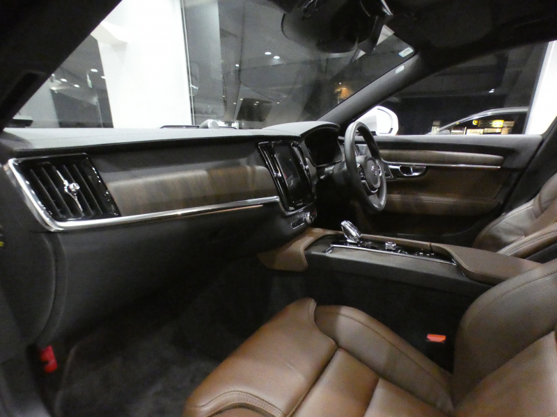 ボルボ V90 V90 B6 AWD ｲﾝｽｸﾘﾌﾟｼｮﾝ　ｼﾃｨｾｰﾌ 追ACC･LKA･ LCMA ｽﾃｱﾋｰﾀｰ 茶革 全席ﾋｰﾀｰ ☆ﾊﾟﾉﾗﾏSR ﾀｯﾁｽｸﾘｰﾝHDDﾅﾋﾞTV ☆B&Wｻｳﾝﾄﾞ 全周ｶﾒﾗ PDC ﾍｯﾄﾞｱｯﾌﾟDSP ☆ｸﾘｽﾀﾙｼﾌﾄ LEDﾗｲﾄ 専用ｴｸｽﾃﾘｱ&19AW B6ｴﾝｼﾞﾝ +ﾓｰﾀｰ　2年保証