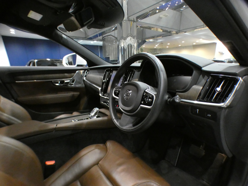 ボルボ V90 V90 B6 AWD ｲﾝｽｸﾘﾌﾟｼｮﾝ　ｼﾃｨｾｰﾌ 追ACC･LKA･ LCMA ｽﾃｱﾋｰﾀｰ 茶革 全席ﾋｰﾀｰ ☆ﾊﾟﾉﾗﾏSR ﾀｯﾁｽｸﾘｰﾝHDDﾅﾋﾞTV ☆B&Wｻｳﾝﾄﾞ 全周ｶﾒﾗ PDC ﾍｯﾄﾞｱｯﾌﾟDSP ☆ｸﾘｽﾀﾙｼﾌﾄ LEDﾗｲﾄ 専用ｴｸｽﾃﾘｱ&19AW B6ｴﾝｼﾞﾝ +ﾓｰﾀｰ　2年保証