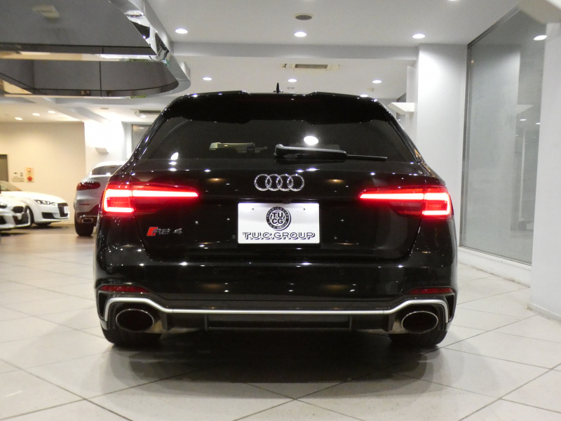 アウディ RS4アバント RS4ｱﾊﾞﾝﾄ   ｶｰﾎﾞﾝｽﾀｲﾘﾝｸﾞPKG　ADVｷｰ 追ACC ﾚｰﾝ&ｻｲﾄﾞｱｼｽﾄ ｱｳﾃﾞｨﾌﾟﾚｾﾝｽ 黒革 全席ﾋｰﾀｰ MMIﾅﾋﾞ ﾊﾞｰﾁｬﾙCP B&Oｻｳﾝﾄﾞ 全周囲ｶﾒﾗ PDC ﾏﾄﾘｸｽLED 専用ｴｸｽﾃﾘｱ&20AW RSｽﾎﾟｰﾂEX 450ps　2年保証