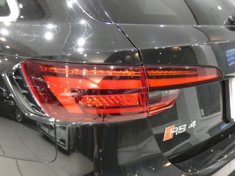 アウディ RS4アバント RS4ｱﾊﾞﾝﾄ   ｶｰﾎﾞﾝｽﾀｲﾘﾝｸﾞPKG　ADVｷｰ 追ACC ﾚｰﾝ&ｻｲﾄﾞｱｼｽﾄ ｱｳﾃﾞｨﾌﾟﾚｾﾝｽ 黒革 全席ﾋｰﾀｰ MMIﾅﾋﾞ ﾊﾞｰﾁｬﾙCP B&Oｻｳﾝﾄﾞ 全周囲ｶﾒﾗ PDC ﾏﾄﾘｸｽLED 専用ｴｸｽﾃﾘｱ&20AW RSｽﾎﾟｰﾂEX 450ps　2年保証