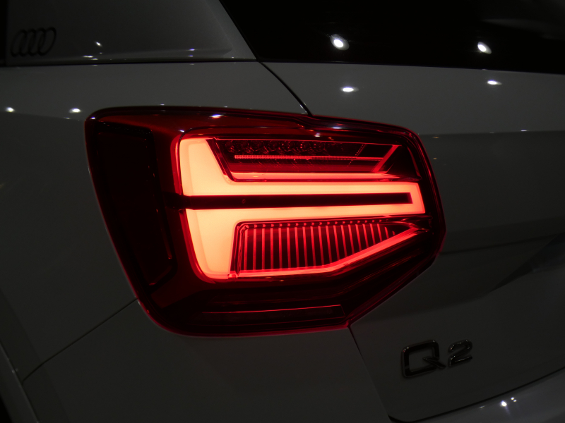 アウディ Q2 Q2 30TFSIｽﾎﾟｰﾂ ｱｼｽﾀﾝｽPKG　ADVｷｰ 追ACC ﾚｰﾝ&ｻｲﾄﾞｱｼｽﾄ 衝突軽減  ﾋｰﾀｰ MMIﾅﾋﾞ ﾊﾞｰﾁｬﾙCP TV ｽﾏｰﾄﾌｫﾝIF Bｶﾒﾗ PDC LEDﾗｲﾄ ｵｰﾄﾃｰﾙｹﾞｰﾄ 17AW 　2年保証