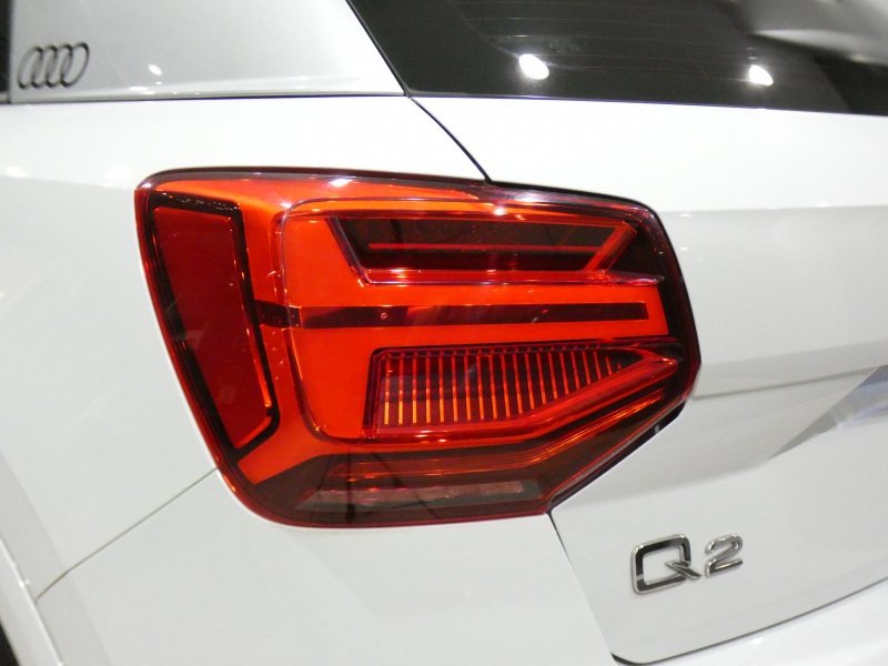 アウディ Q2 Q2 30TFSIｽﾎﾟｰﾂ ｱｼｽﾀﾝｽPKG　ADVｷｰ 追ACC ﾚｰﾝ&ｻｲﾄﾞｱｼｽﾄ 衝突軽減  ﾋｰﾀｰ MMIﾅﾋﾞ ﾊﾞｰﾁｬﾙCP TV ｽﾏｰﾄﾌｫﾝIF Bｶﾒﾗ PDC LEDﾗｲﾄ ｵｰﾄﾃｰﾙｹﾞｰﾄ 17AW 　2年保証