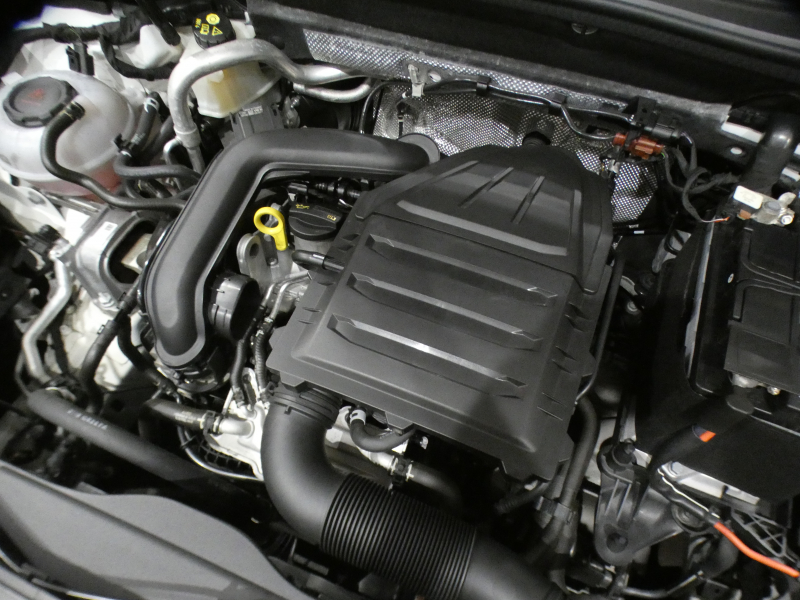 アウディ Q2 Q2 30TFSIｽﾎﾟｰﾂ ｱｼｽﾀﾝｽPKG　ADVｷｰ 追ACC ﾚｰﾝ&ｻｲﾄﾞｱｼｽﾄ 衝突軽減  ﾋｰﾀｰ MMIﾅﾋﾞ ﾊﾞｰﾁｬﾙCP TV ｽﾏｰﾄﾌｫﾝIF Bｶﾒﾗ PDC LEDﾗｲﾄ ｵｰﾄﾃｰﾙｹﾞｰﾄ 17AW 　2年保証