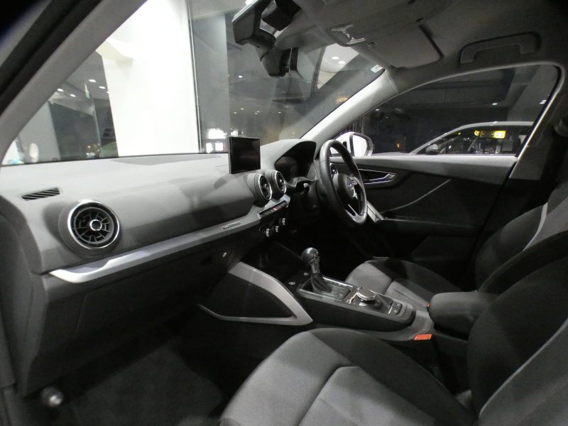 アウディ Q2 Q2 30TFSIｽﾎﾟｰﾂ ｱｼｽﾀﾝｽPKG　ADVｷｰ 追ACC ﾚｰﾝ&ｻｲﾄﾞｱｼｽﾄ 衝突軽減  ﾋｰﾀｰ MMIﾅﾋﾞ ﾊﾞｰﾁｬﾙCP TV ｽﾏｰﾄﾌｫﾝIF Bｶﾒﾗ PDC LEDﾗｲﾄ ｵｰﾄﾃｰﾙｹﾞｰﾄ 17AW 　2年保証