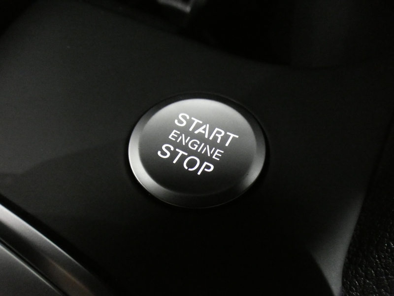 アウディ Q2 Q2 30TFSIｽﾎﾟｰﾂ ｱｼｽﾀﾝｽPKG　ADVｷｰ 追ACC ﾚｰﾝ&ｻｲﾄﾞｱｼｽﾄ 衝突軽減  ﾋｰﾀｰ MMIﾅﾋﾞ ﾊﾞｰﾁｬﾙCP TV ｽﾏｰﾄﾌｫﾝIF Bｶﾒﾗ PDC LEDﾗｲﾄ ｵｰﾄﾃｰﾙｹﾞｰﾄ 17AW 　2年保証