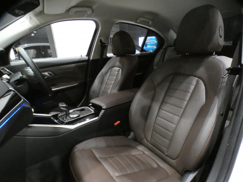 BMW 3シリーズ 320i ﾋﾟｭｱｴﾚｶﾞﾝｽ　☆首都圏限定100台 Dｱｼｽﾄ+ 追ACC ﾚｰﾝCHW 衝突軽減 茶革 ﾋｰﾀｰ  iﾄﾞﾗｲﾌﾞﾅﾋﾞ(第7世代ﾀｯﾁP対応) ﾜｲﾔﾚｽCH ☆TVﾁｭｰﾅｰ 全周囲ｶﾒﾗ PDC  LEDﾗｲﾄ ｵｰﾄﾄﾗﾝｸ 17AW　2年保証