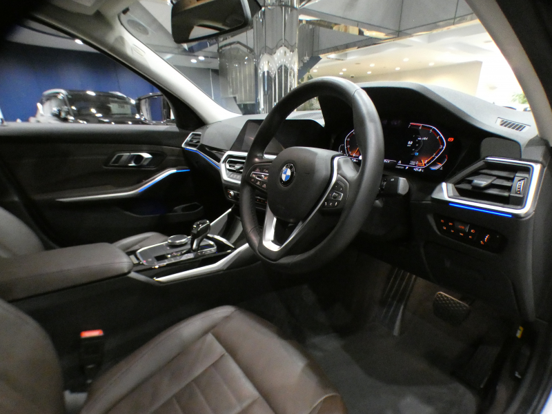 BMW 3シリーズ 320i ﾋﾟｭｱｴﾚｶﾞﾝｽ　☆首都圏限定100台 Dｱｼｽﾄ+ 追ACC ﾚｰﾝCHW 衝突軽減 茶革 ﾋｰﾀｰ  iﾄﾞﾗｲﾌﾞﾅﾋﾞ(第7世代ﾀｯﾁP対応) ﾜｲﾔﾚｽCH ☆TVﾁｭｰﾅｰ 全周囲ｶﾒﾗ PDC  LEDﾗｲﾄ ｵｰﾄﾄﾗﾝｸ 17AW　2年保証
