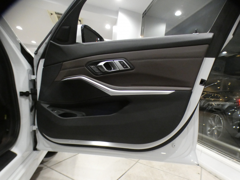BMW 3シリーズ 320i ﾋﾟｭｱｴﾚｶﾞﾝｽ　☆首都圏限定100台 Dｱｼｽﾄ+ 追ACC ﾚｰﾝCHW 衝突軽減 茶革 ﾋｰﾀｰ  iﾄﾞﾗｲﾌﾞﾅﾋﾞ(第7世代ﾀｯﾁP対応) ﾜｲﾔﾚｽCH ☆TVﾁｭｰﾅｰ 全周囲ｶﾒﾗ PDC  LEDﾗｲﾄ ｵｰﾄﾄﾗﾝｸ 17AW　2年保証