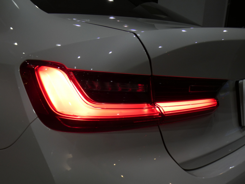 BMW 3シリーズ 320i ﾋﾟｭｱｴﾚｶﾞﾝｽ　☆首都圏限定100台 Dｱｼｽﾄ+ 追ACC ﾚｰﾝCHW 衝突軽減 茶革 ﾋｰﾀｰ  iﾄﾞﾗｲﾌﾞﾅﾋﾞ(第7世代ﾀｯﾁP対応) ﾜｲﾔﾚｽCH ☆TVﾁｭｰﾅｰ 全周囲ｶﾒﾗ PDC  LEDﾗｲﾄ ｵｰﾄﾄﾗﾝｸ 17AW　2年保証