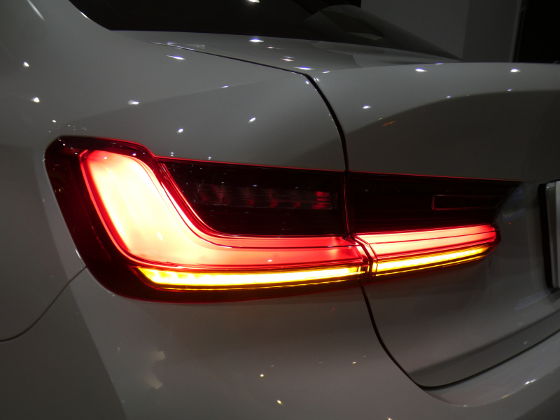 BMW 3シリーズ 320i ﾋﾟｭｱｴﾚｶﾞﾝｽ　☆首都圏限定100台 Dｱｼｽﾄ+ 追ACC ﾚｰﾝCHW 衝突軽減 茶革 ﾋｰﾀｰ  iﾄﾞﾗｲﾌﾞﾅﾋﾞ(第7世代ﾀｯﾁP対応) ﾜｲﾔﾚｽCH ☆TVﾁｭｰﾅｰ 全周囲ｶﾒﾗ PDC  LEDﾗｲﾄ ｵｰﾄﾄﾗﾝｸ 17AW　2年保証