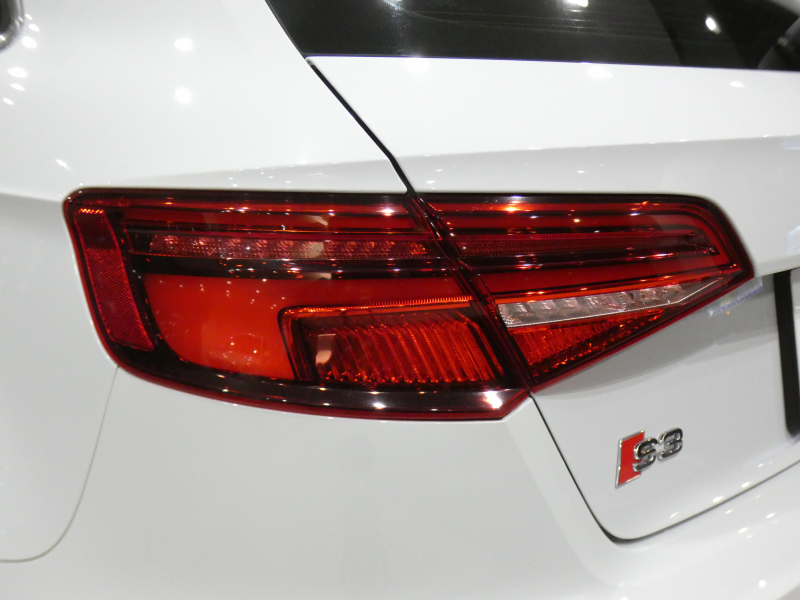 アウディ S3 S3ｽﾎﾟｰﾂﾊﾞｯｸ  ｱｼｽﾀﾝｽPKG　後期 追ACC ﾚｰﾝ&ｻｲﾄﾞｱｼｽﾄ ☆黒ﾅｯﾊﾟ革 ﾋｰﾀｰ ☆B&Oｻｳﾝﾄﾞ MMIﾅﾋﾞ ﾊﾞｰﾁｬﾙCP ｽﾏｰﾄﾌｫﾝIF Bｶﾒﾗ PDC ﾏﾄﾘｸｽLED ☆ﾚﾑｽﾏﾌﾗｰ 専用ｴｸｽﾃﾘｱ&18AW 赤ｷｬﾘﾊﾟｰ H&Rﾀﾞｳﾝｻｽ 290ps　2年保証