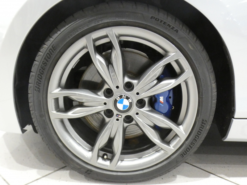 BMW 1シリーズ M135i ﾊﾟｰｷﾝｸﾞｻﾎﾟｰﾄPKG　ｺﾝﾌｫA 黒革 ﾋｰﾀｰ iDriveﾅﾋﾞ(CIC) BTｵｰﾃﾞｨｵ ☆Bｶﾒﾗ Rｾﾝｻｰ ｷｾﾉﾝ 専用ｴｸｽﾃﾘｱ&18AW 326ps　2年保証