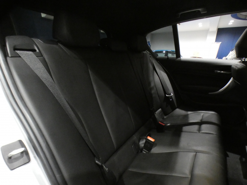 BMW 1シリーズ M135i ﾊﾟｰｷﾝｸﾞｻﾎﾟｰﾄPKG　ｺﾝﾌｫA 黒革 ﾋｰﾀｰ iDriveﾅﾋﾞ(CIC) BTｵｰﾃﾞｨｵ ☆Bｶﾒﾗ Rｾﾝｻｰ ｷｾﾉﾝ 専用ｴｸｽﾃﾘｱ&18AW 326ps　2年保証