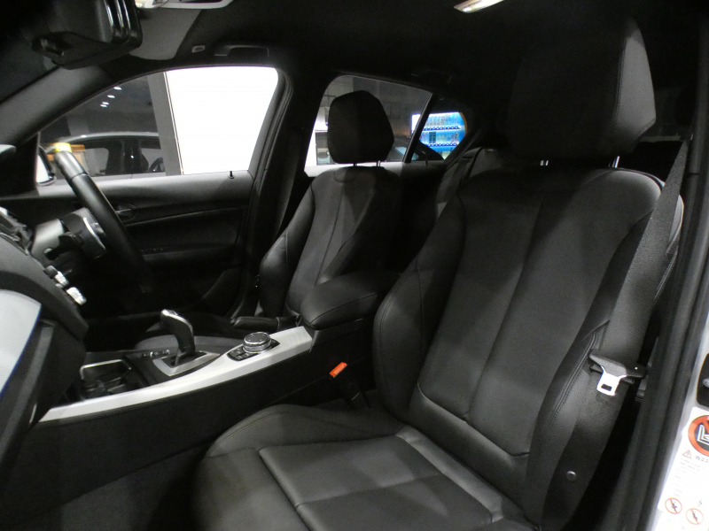 BMW 1シリーズ M135i ﾊﾟｰｷﾝｸﾞｻﾎﾟｰﾄPKG　ｺﾝﾌｫA 黒革 ﾋｰﾀｰ iDriveﾅﾋﾞ(CIC) BTｵｰﾃﾞｨｵ ☆Bｶﾒﾗ Rｾﾝｻｰ ｷｾﾉﾝ 専用ｴｸｽﾃﾘｱ&18AW 326ps　2年保証