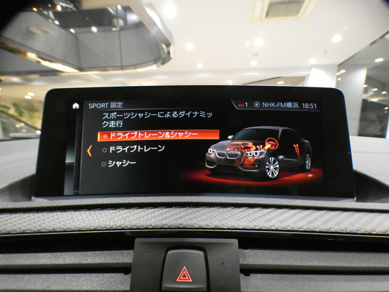 BMW Mシリーズ M2ｸｰﾍﾟ　☆後期 ｺﾝﾌｫA 黒革 ﾋｰﾀｰ ☆CS用ｱﾙｶﾝﾀﾗｽﾃｱﾘﾝｸﾞ ﾀｯﾁP対応iDriveﾅﾋﾞ ☆harman/k ☆TVﾁｭｰﾅｰ Bｶﾒﾗ PDC LEDﾗｲﾄ 専用ｴｸｽﾃﾘｱ&19AW 370ps　2年保証