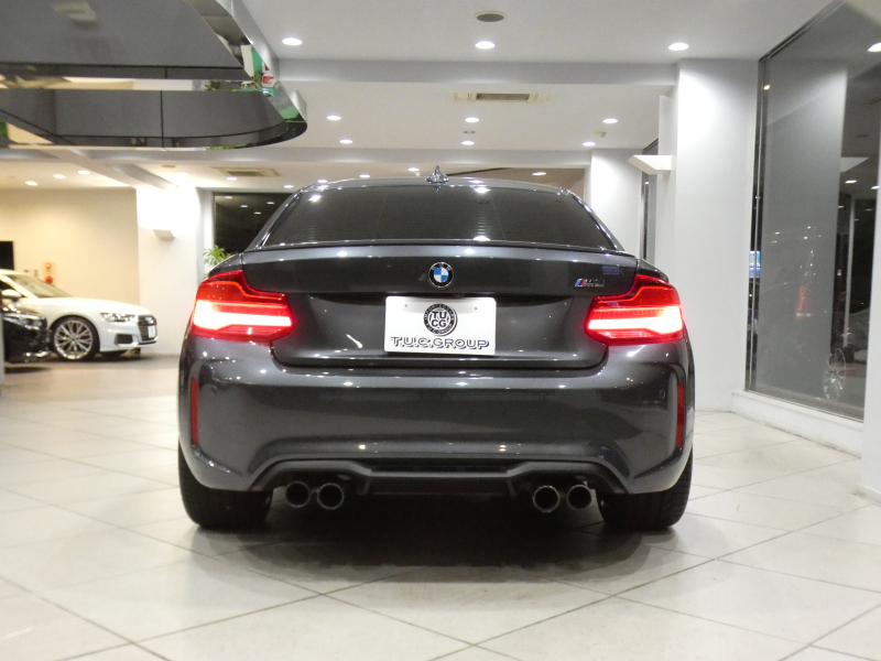 BMW Mシリーズ M2ｸｰﾍﾟ　☆後期 ｺﾝﾌｫA 黒革 ﾋｰﾀｰ ☆CS用ｱﾙｶﾝﾀﾗｽﾃｱﾘﾝｸﾞ ﾀｯﾁP対応iDriveﾅﾋﾞ ☆harman/k ☆TVﾁｭｰﾅｰ Bｶﾒﾗ PDC LEDﾗｲﾄ 専用ｴｸｽﾃﾘｱ&19AW 370ps　2年保証